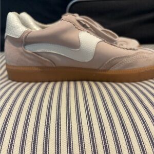 Dolce Vita Women's Sneakers. Like new